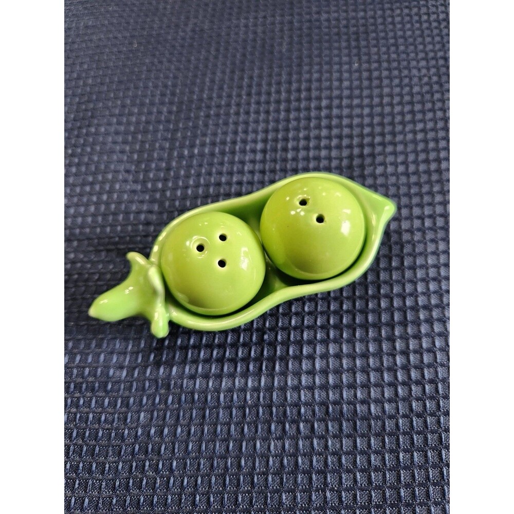 Two Peas in a Pod Salt and Pepper Shakers Ceramics